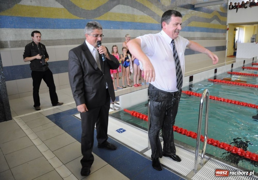 Zdjęcie w galerii na portalu naszraciborz.pl: Starosta wskoczył na płyciznę wiadomości z regionu