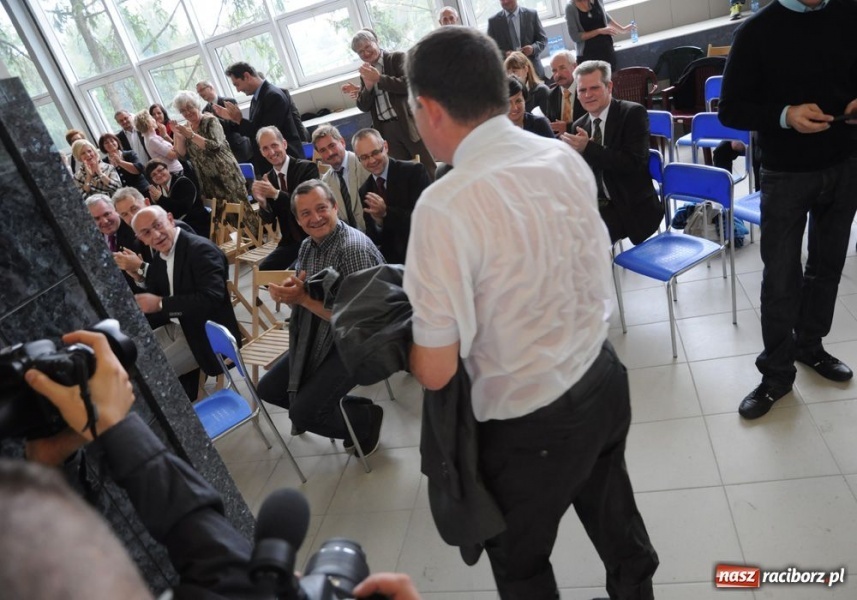 Zdjęcie w galerii na portalu naszraciborz.pl: Starosta wskoczył na płyciznę wiadomości z regionu