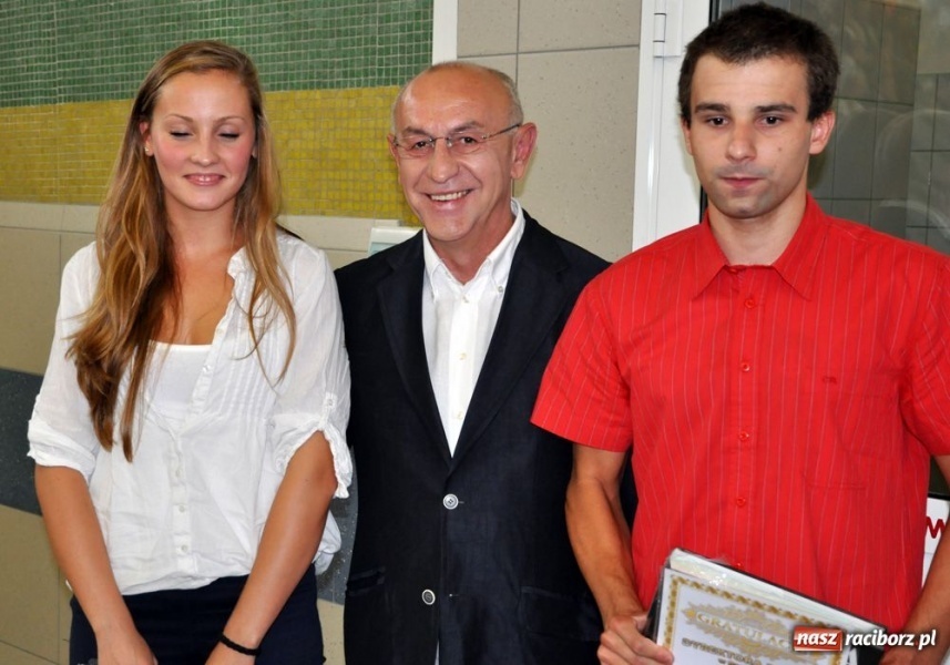 Zdjęcie w galerii na portalu naszraciborz.pl: Życie pisze scenariusze dla SMS-u wiadomości z regionu