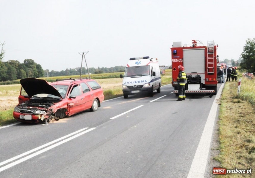 Zdjęcie w galerii na portalu naszraciborz.pl: Czołowe zderzenie na DK 45 wiadomości z regionu
