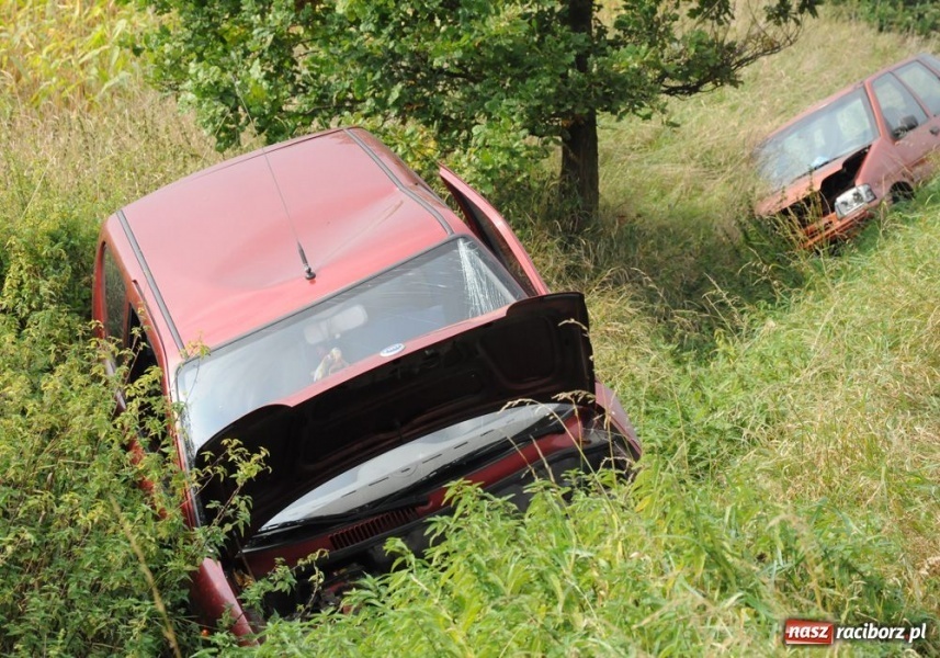 Zdjęcie w galerii na portalu naszraciborz.pl: Czołowe zderzenie na DK 45 wiadomości z regionu