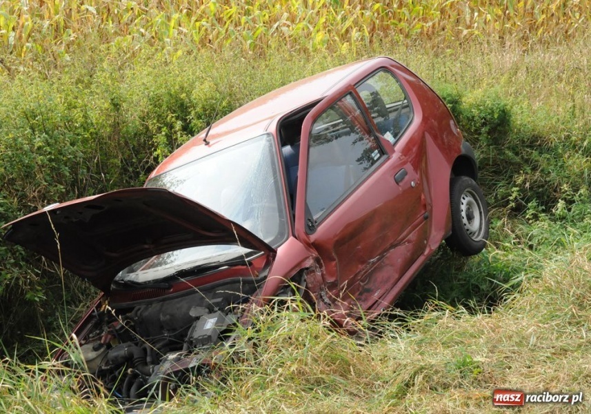 Zdjęcie w galerii na portalu naszraciborz.pl: Czołowe zderzenie na DK 45 wiadomości z regionu