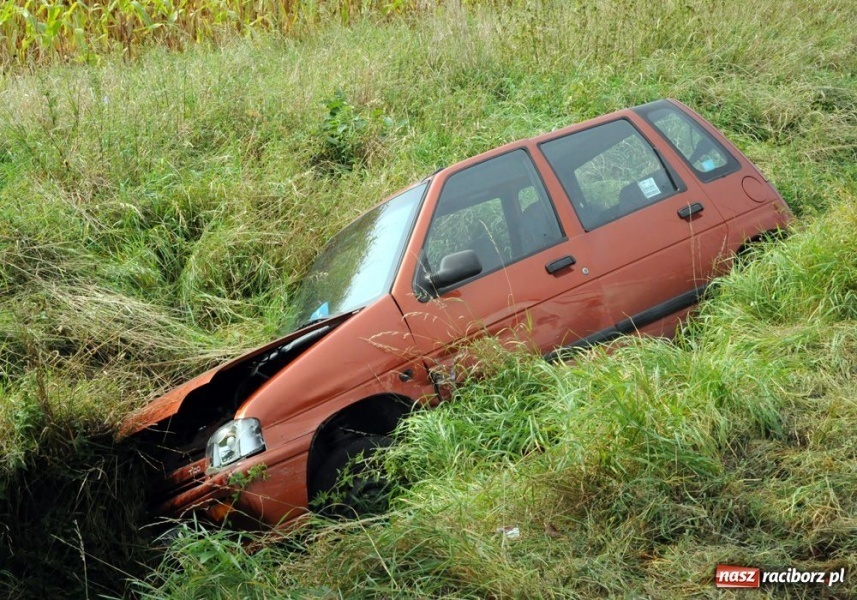 Zdjęcie w galerii na portalu naszraciborz.pl: Czołowe zderzenie na DK 45 wiadomości z regionu