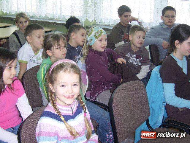 Zdjęcie w galerii na portalu naszraciborz.pl: Patrol feryjny - Klub Itaka wiadomości z regionu