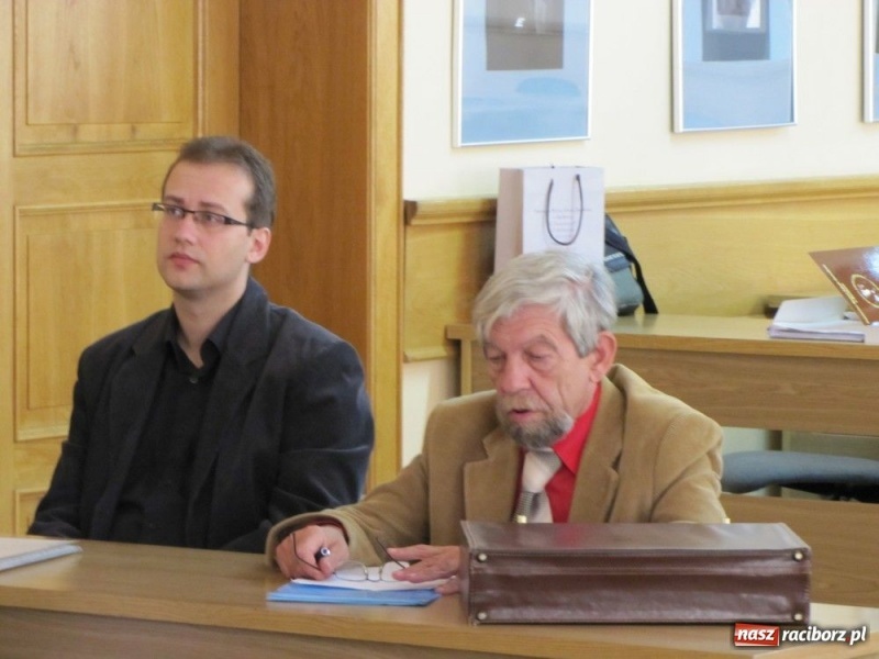 Zdjęcie w galerii na portalu naszraciborz.pl: W PWSZ dyskutują po angielsku wiadomości z regionu