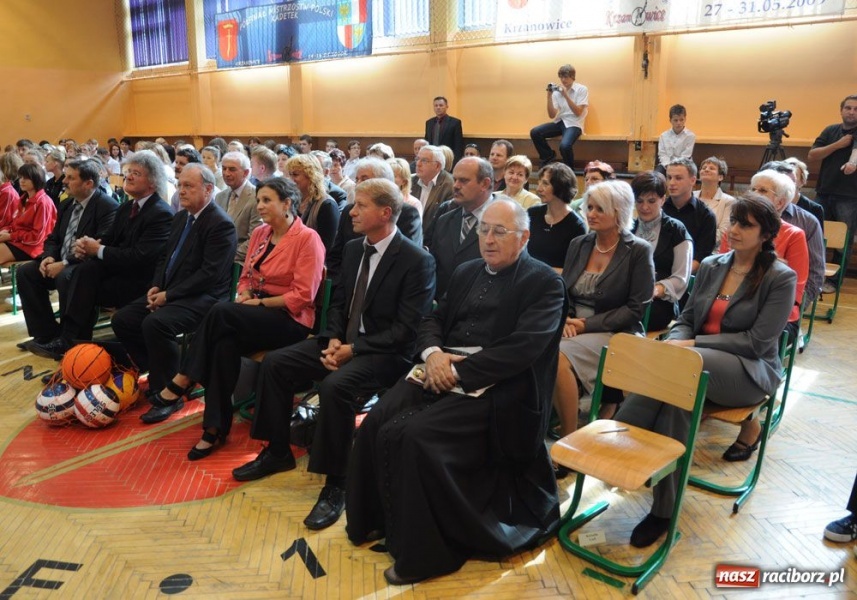 Zdjęcie w galerii na portalu naszraciborz.pl: Orlik wylądował dziś w Krzanowicach wiadomości z regionu