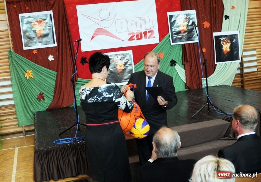 Zdjęcie w galerii na portalu naszraciborz.pl: Orlik wylądował dziś w Krzanowicach wiadomości z regionu