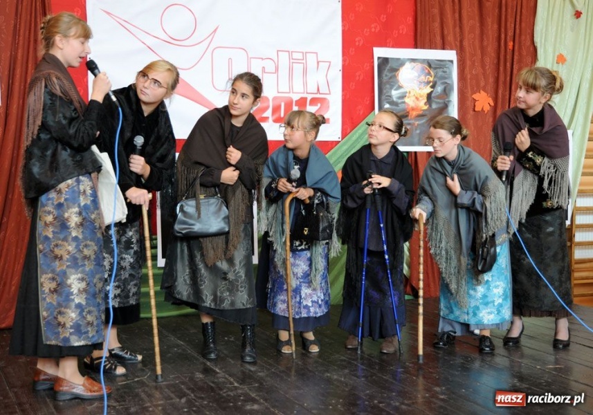 Zdjęcie w galerii na portalu naszraciborz.pl: Orlik wylądował dziś w Krzanowicach wiadomości z regionu