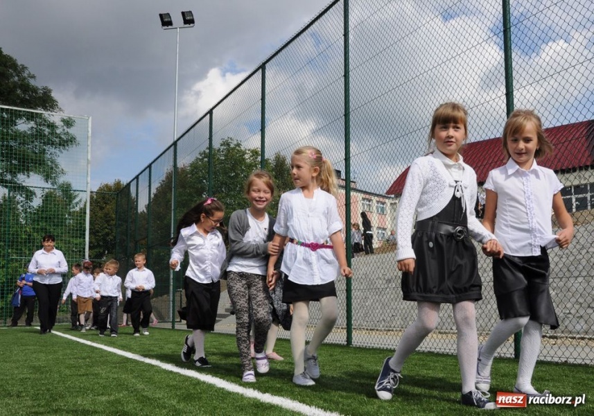 Zdjęcie w galerii na portalu naszraciborz.pl: Orlik wylądował dziś w Krzanowicach wiadomości z regionu