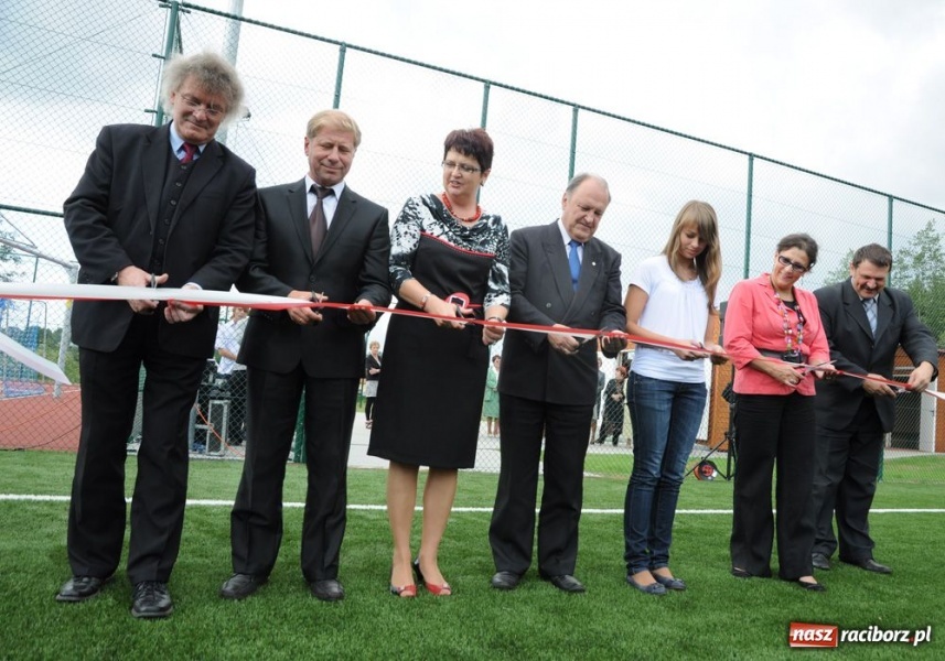 Zdjęcie w galerii na portalu naszraciborz.pl: Orlik wylądował dziś w Krzanowicach wiadomości z regionu