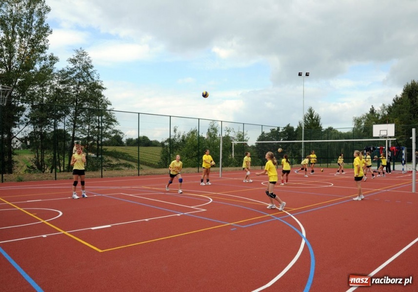 Zdjęcie w galerii na portalu naszraciborz.pl: Orlik wylądował dziś w Krzanowicach wiadomości z regionu