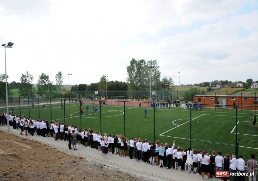 Zdjęcie w galerii na portalu naszraciborz.pl: Orlik wylądował dziś w Krzanowicach wiadomości z regionu