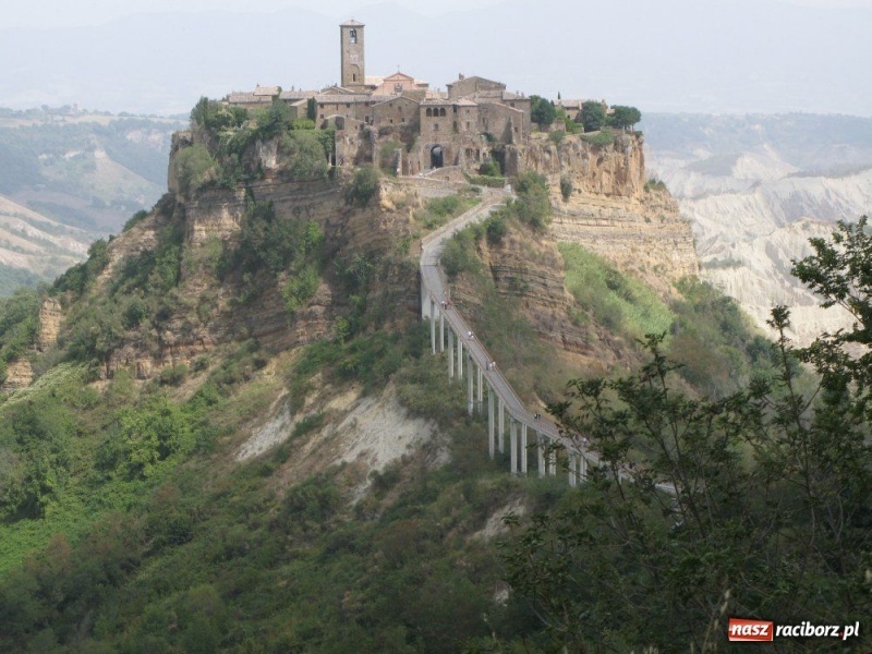 Zdjęcie w galerii na portalu naszraciborz.pl: Raciborzanie kompletują ekipę na Włochy wiadomości z regionu