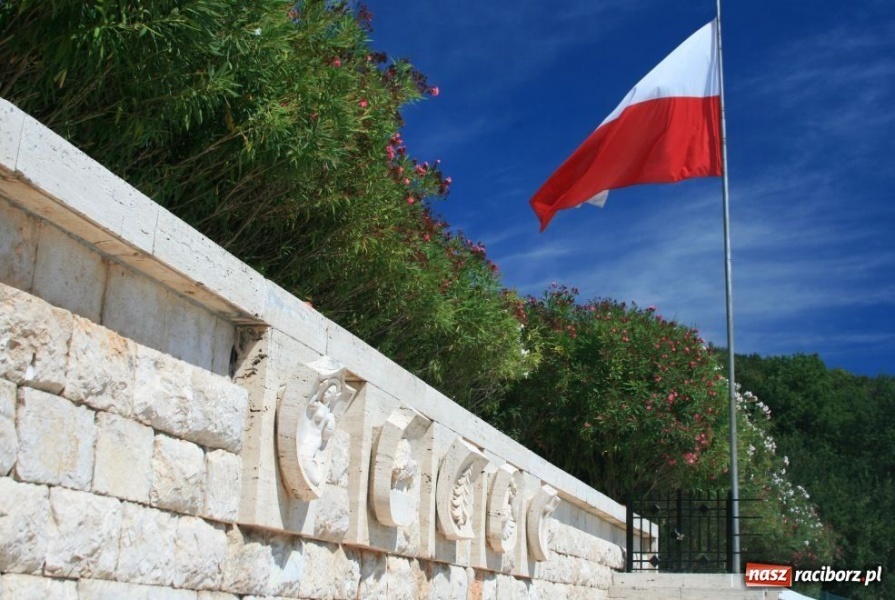 Zdjęcie w galerii na portalu naszraciborz.pl: Raciborzanie kompletują ekipę na Włochy wiadomości z regionu