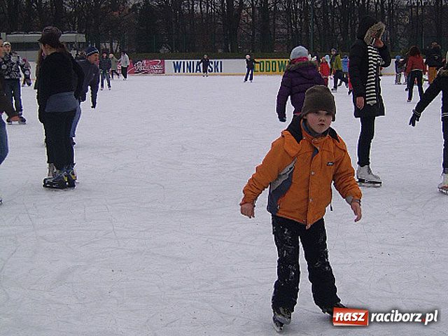 Zdjęcie w galerii na portalu naszraciborz.pl: Patrol feryjny - lodowisko wiadomości z regionu