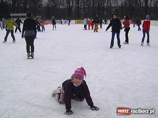 Zdjęcie w galerii na portalu naszraciborz.pl: Patrol feryjny - lodowisko wiadomości z regionu