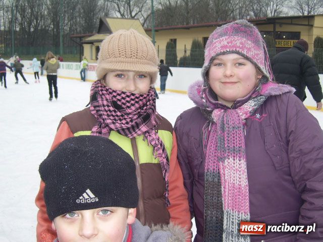 Zdjęcie w galerii na portalu naszraciborz.pl: Patrol feryjny - lodowisko wiadomości z regionu