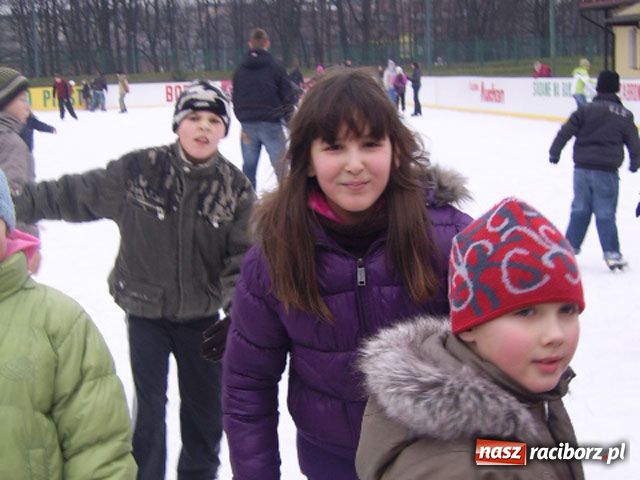 Zdjęcie w galerii na portalu naszraciborz.pl: Patrol feryjny - lodowisko wiadomości z regionu