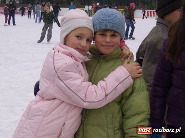 Zdjęcie w galerii na portalu naszraciborz.pl: Patrol feryjny - lodowisko wiadomości z regionu