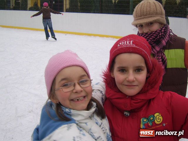Zdjęcie w galerii na portalu naszraciborz.pl: Patrol feryjny - lodowisko wiadomości z regionu