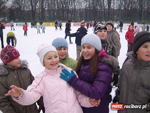 Zdjęcie w galerii na portalu naszraciborz.pl: Patrol feryjny - lodowisko wiadomości z regionu