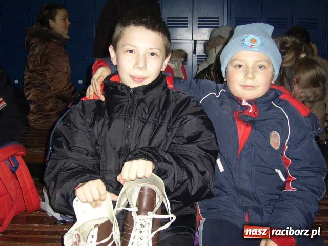 Zdjęcie w galerii na portalu naszraciborz.pl: Patrol feryjny - lodowisko wiadomości z regionu