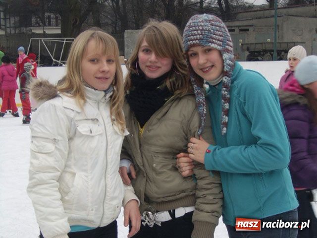 Zdjęcie w galerii na portalu naszraciborz.pl: Patrol feryjny - lodowisko wiadomości z regionu