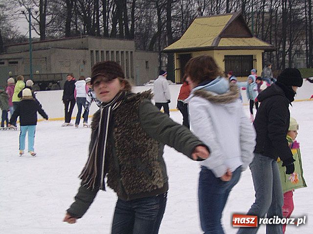 Zdjęcie w galerii na portalu naszraciborz.pl: Patrol feryjny - lodowisko wiadomości z regionu