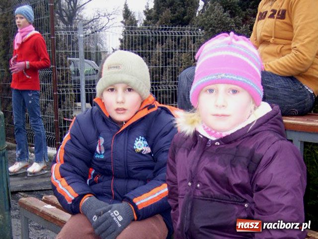 Zdjęcie w galerii na portalu naszraciborz.pl: Patrol feryjny - lodowisko wiadomości z regionu
