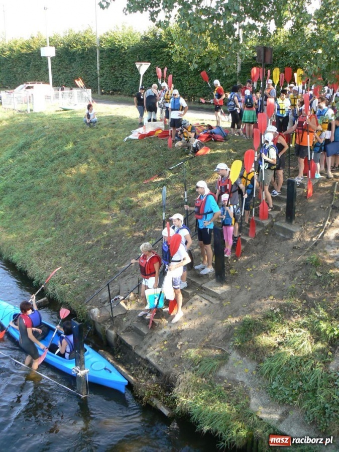 Zdjęcie w galerii na portalu naszraciborz.pl: Załodze Rafako woda niestraszna wiadomości z regionu