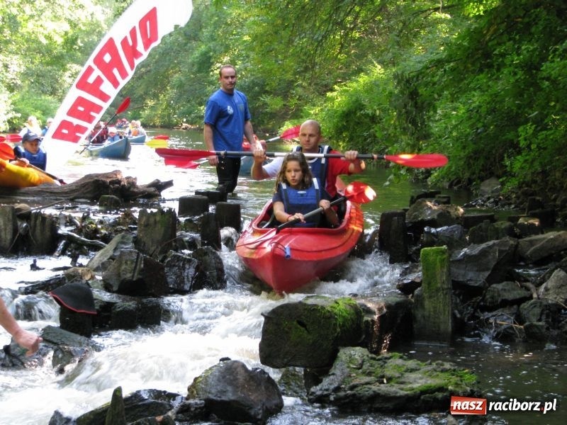 Zdjęcie w galerii na portalu naszraciborz.pl: Załodze Rafako woda niestraszna wiadomości z regionu