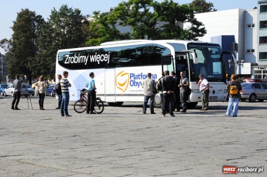 Zdjęcie w galerii na portalu naszraciborz.pl: Tuskobus, co nie był Tuskobusem... wiadomości z regionu