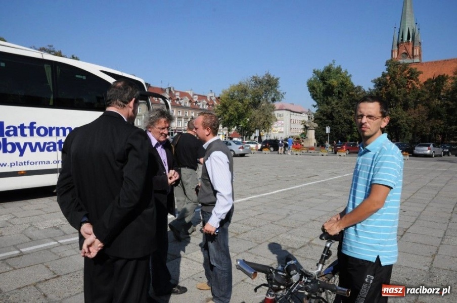 Zdjęcie w galerii na portalu naszraciborz.pl: Tuskobus, co nie był Tuskobusem... wiadomości z regionu