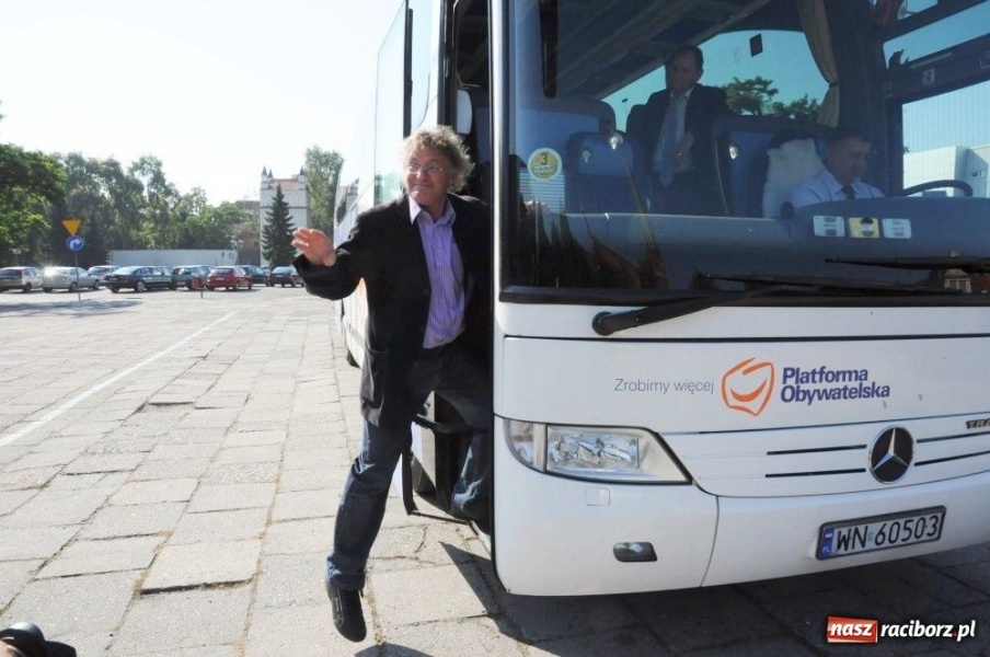 Zdjęcie w galerii na portalu naszraciborz.pl: Tuskobus, co nie był Tuskobusem... wiadomości z regionu