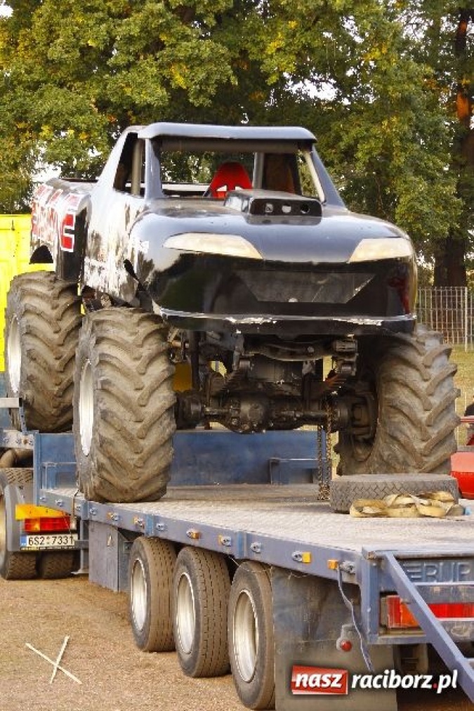 Zdjęcie w galerii na portalu naszraciborz.pl: Kaskaderzy z Casino Royale w Raciborzu wiadomości z regionu