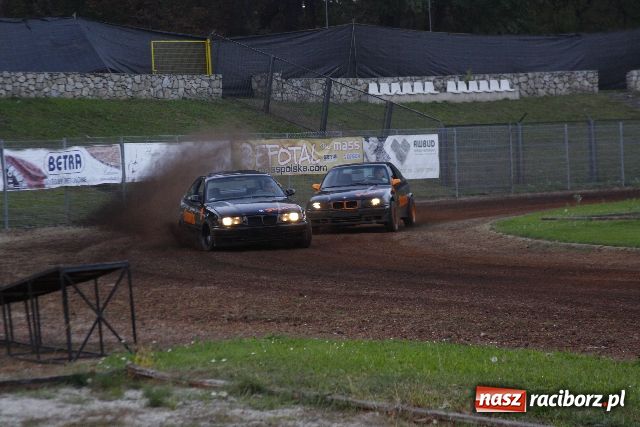 Zdjęcie w galerii na portalu naszraciborz.pl: Kaskaderzy z Casino Royale w Raciborzu wiadomości z regionu