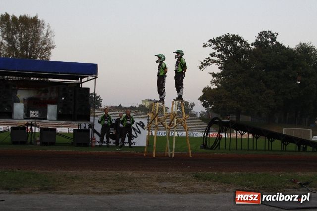 Zdjęcie w galerii na portalu naszraciborz.pl: Kaskaderzy z Casino Royale w Raciborzu wiadomości z regionu