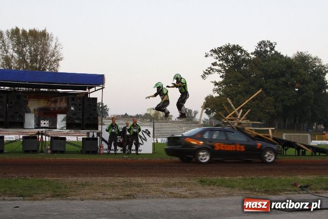 Zdjęcie w galerii na portalu naszraciborz.pl: Kaskaderzy z Casino Royale w Raciborzu wiadomości z regionu