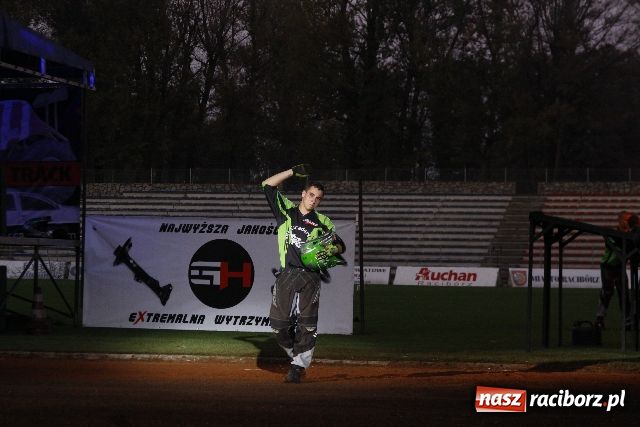 Zdjęcie w galerii na portalu naszraciborz.pl: Kaskaderzy z Casino Royale w Raciborzu wiadomości z regionu