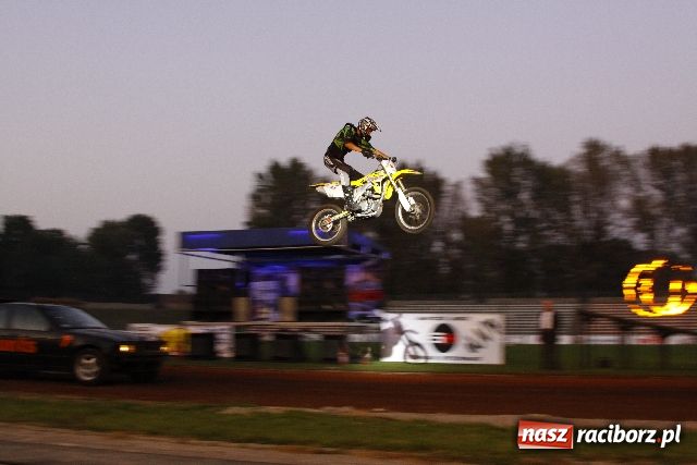 Zdjęcie w galerii na portalu naszraciborz.pl: Kaskaderzy z Casino Royale w Raciborzu wiadomości z regionu