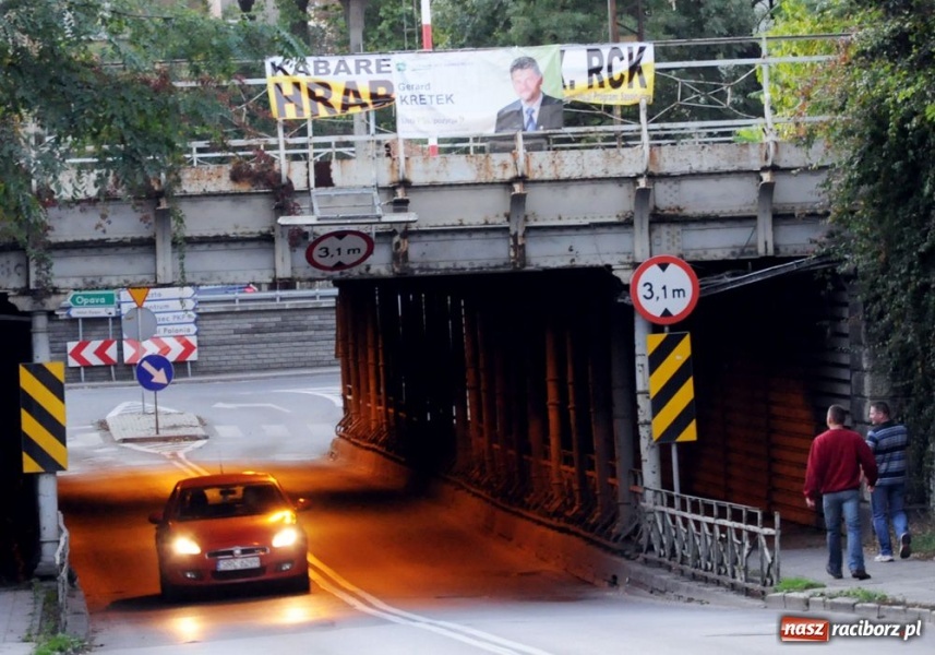 Zdjęcie w galerii na portalu naszraciborz.pl: Kandydat przesłonił kabaret wiadomości z regionu