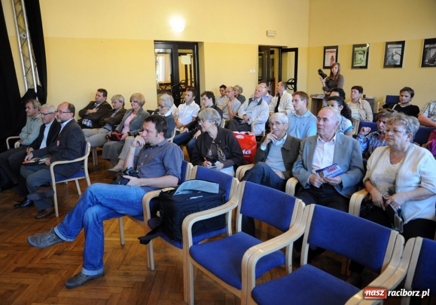 Zdjęcie w galerii na portalu naszraciborz.pl: Co tam zdziałał na Wiejskiej  wiadomości z regionu