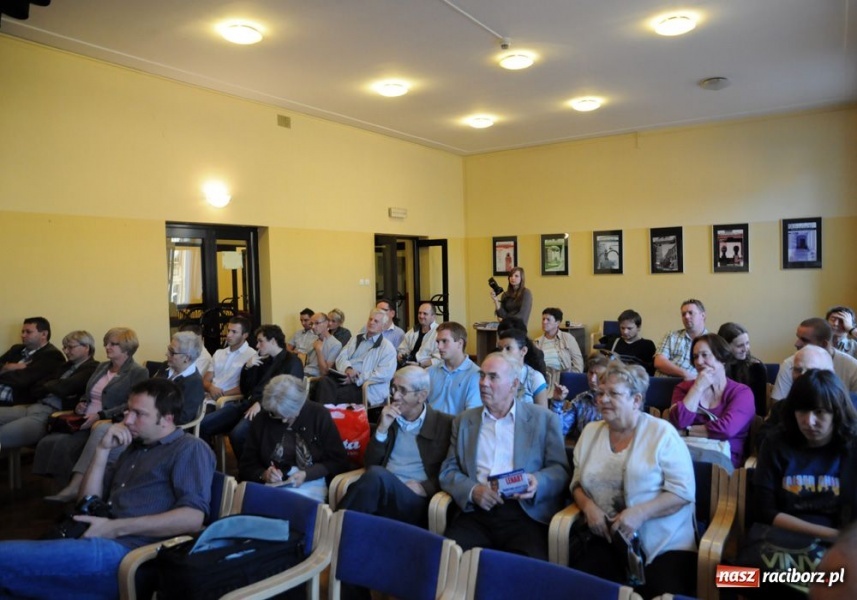 Zdjęcie w galerii na portalu naszraciborz.pl: Co tam zdziałał na Wiejskiej  wiadomości z regionu