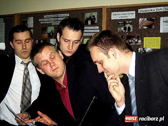 Zdjęcie w galerii na portalu naszraciborz.pl: Przydatne notatki koleżanek wiadomości z regionu