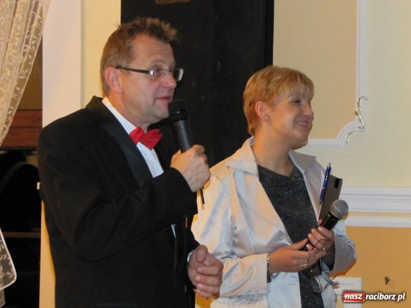 Zdjęcie w galerii na portalu naszraciborz.pl: Hania Hołek zaśpiewała i zagrała wiadomości z regionu