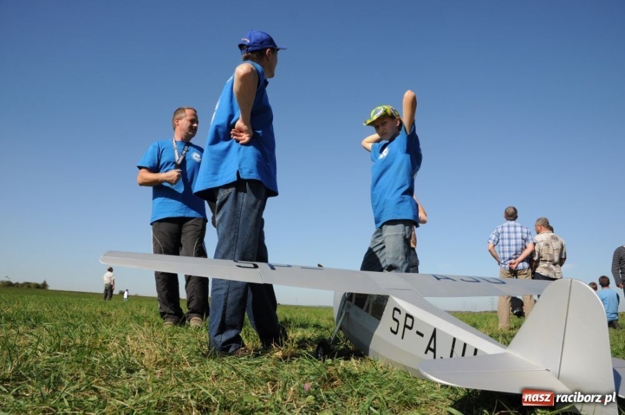Zdjęcie w galerii na portalu naszraciborz.pl: Pokazy lotnicze nad Ulgą wiadomości z regionu