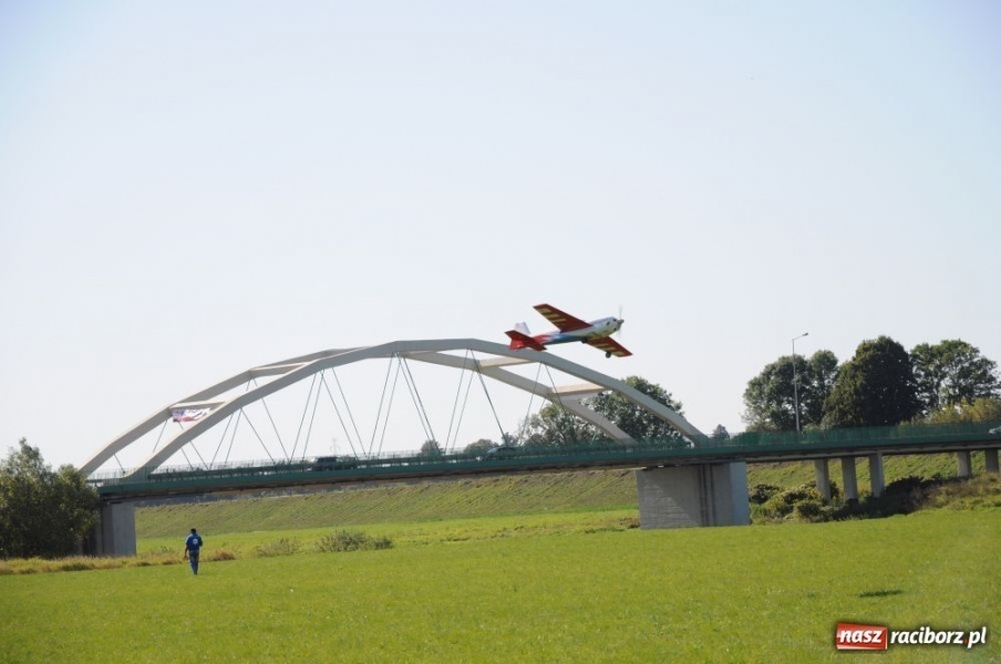Zdjęcie w galerii na portalu naszraciborz.pl: Pokazy lotnicze nad Ulgą wiadomości z regionu