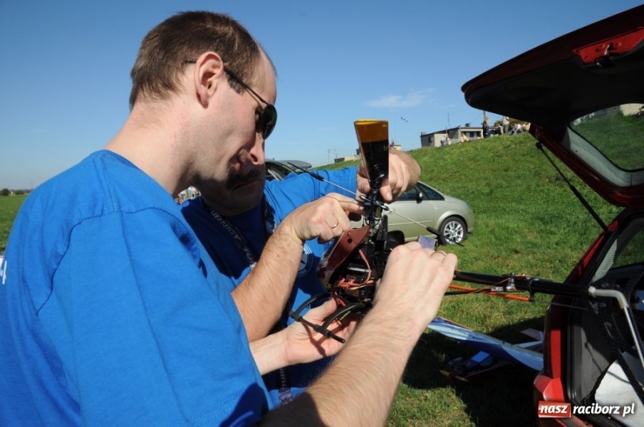 Zdjęcie w galerii na portalu naszraciborz.pl: Pokazy lotnicze nad Ulgą wiadomości z regionu