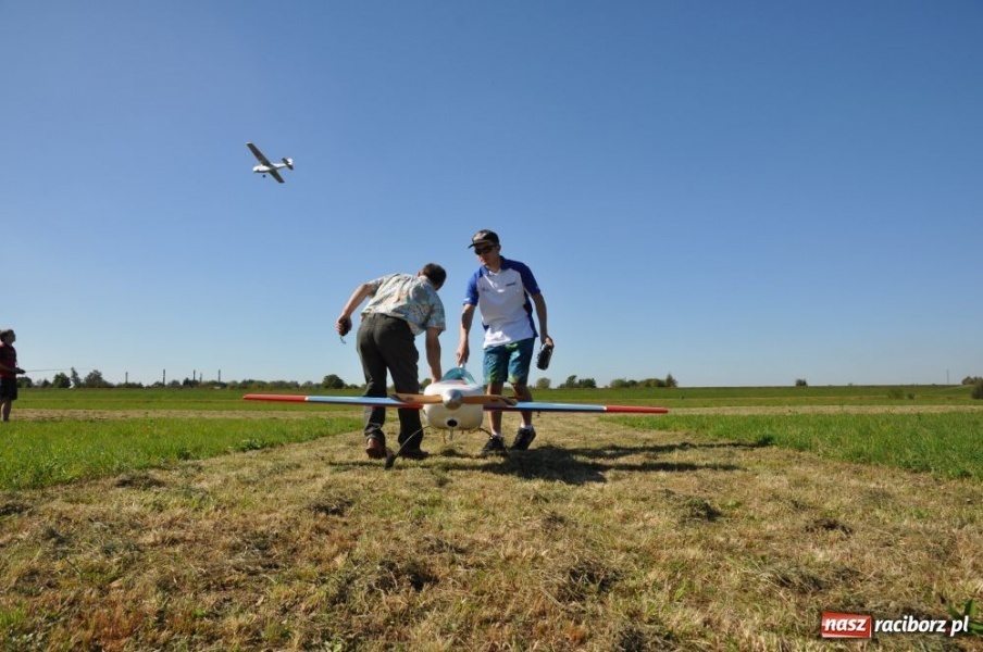 Zdjęcie w galerii na portalu naszraciborz.pl: Pokazy lotnicze nad Ulgą wiadomości z regionu