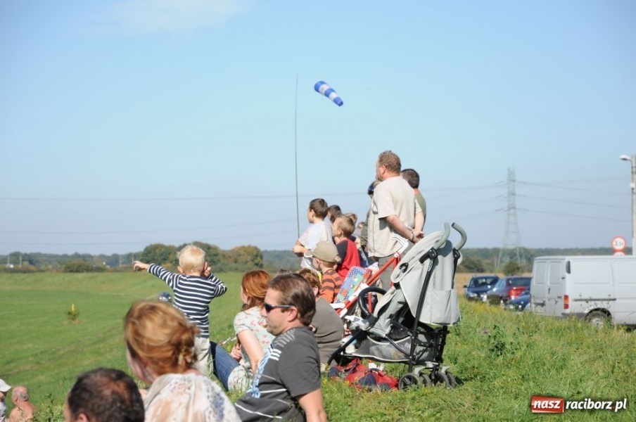 Zdjęcie w galerii na portalu naszraciborz.pl: Pokazy lotnicze nad Ulgą wiadomości z regionu